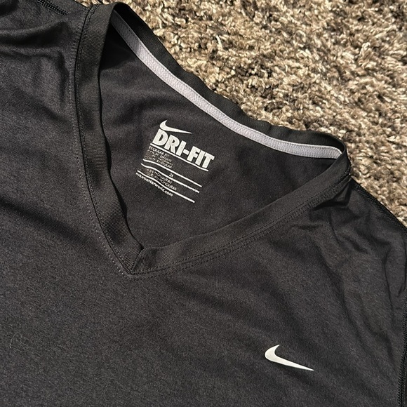 NIKE DRI FIT BLACK V NECK SHORT SLEEVE TOP SZ 2X NEW - Picture 3 of 4
